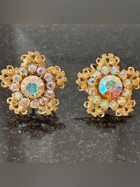Vintage 1950’s Aurora Borealis Flower Crystal Gold Tone Screw Back Earrings